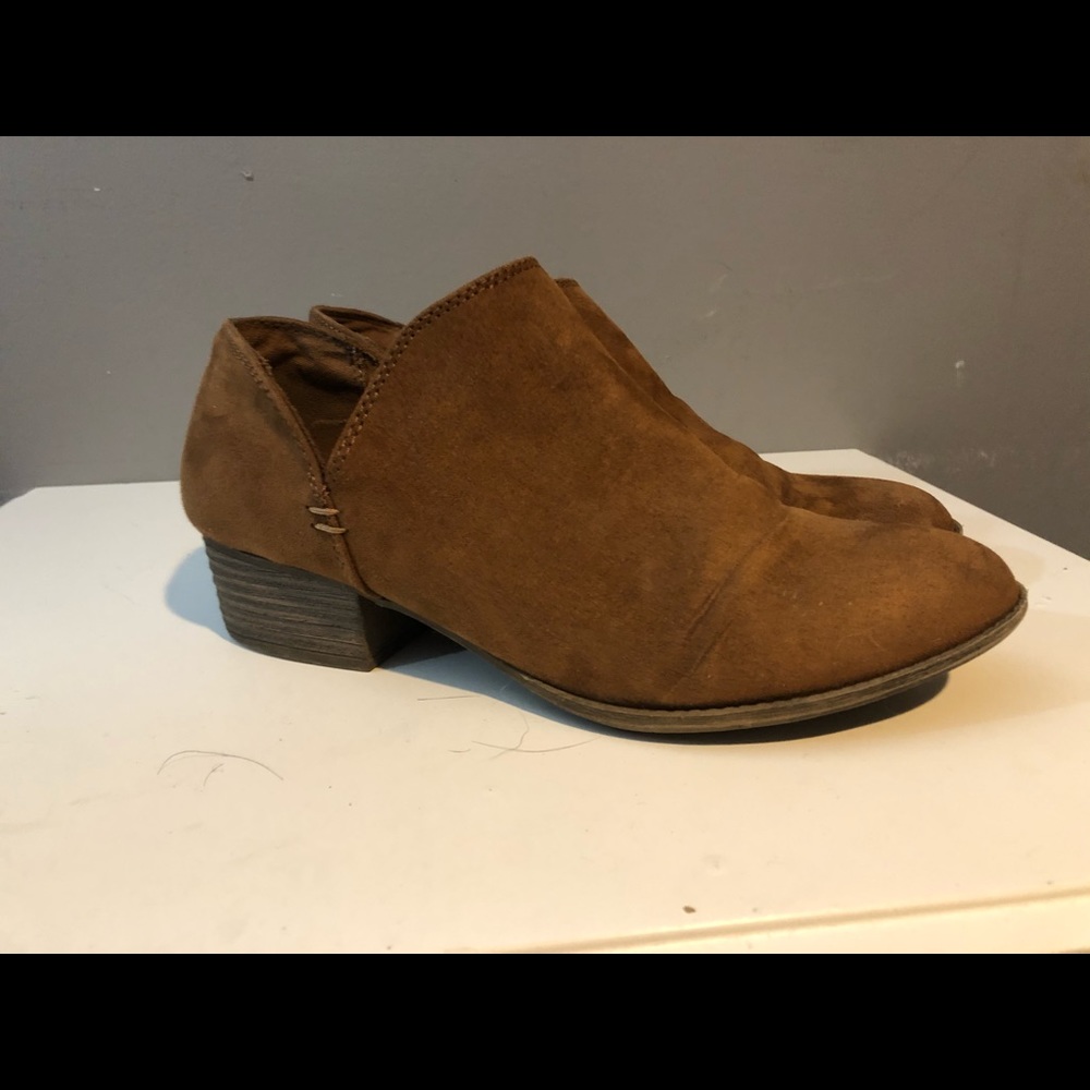 American Eagle Faux suede booties